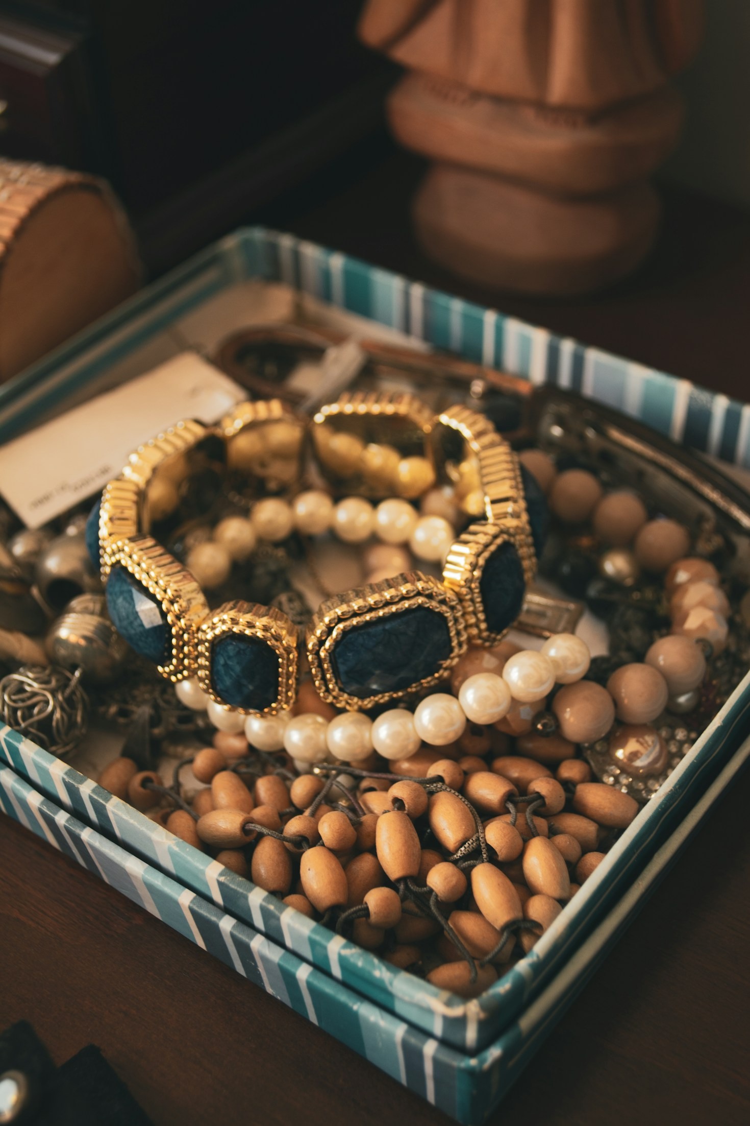 The Benefits of Customizable Jewelry Displays